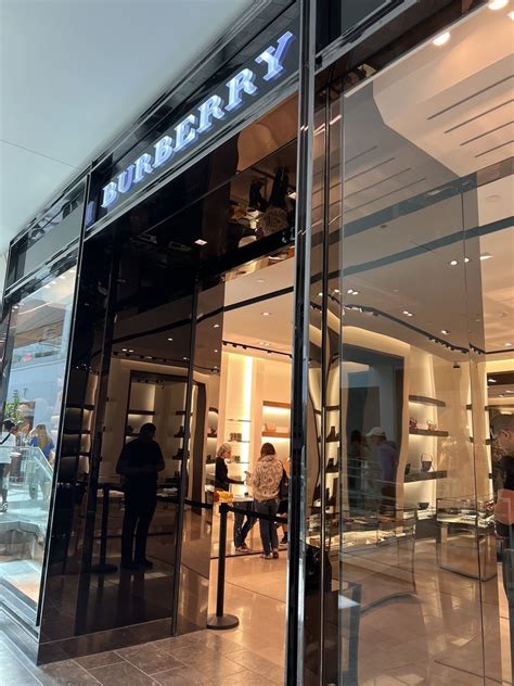 Burberry, 7014 E Camelback Rd, Ste 1292, Scottsdale, AZ .